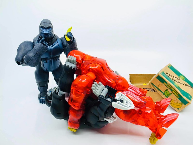 Masterpiece MP 38+ Burning Convoy Images Compare Supreme And Legendary Optimus Primal  (11 of 13)